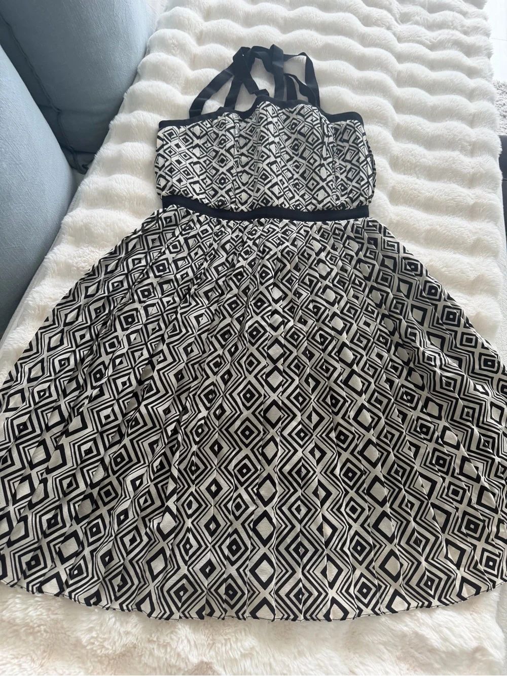 MARTIN GRANT Black and Cream Geometric One-Shoulder Strap Dress - Picture 3 of 11